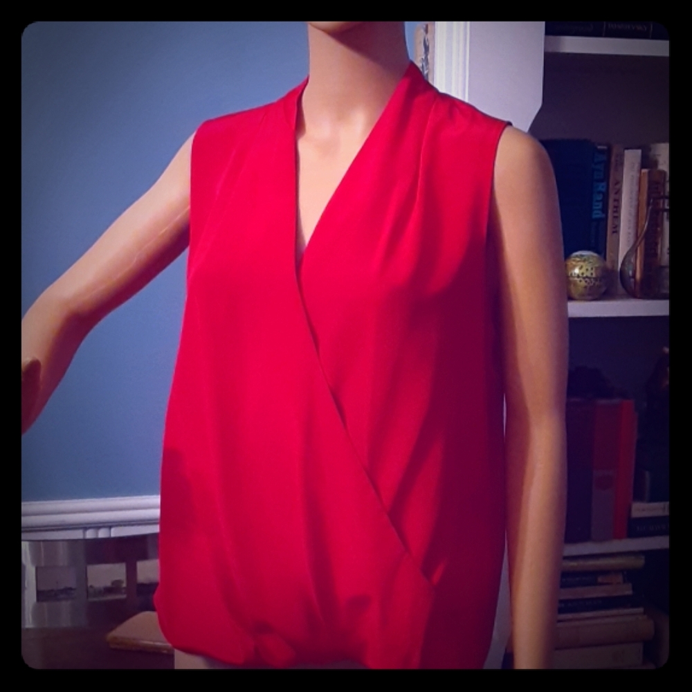 Beautiful red Antonio Melani sleeveless blouse SzM